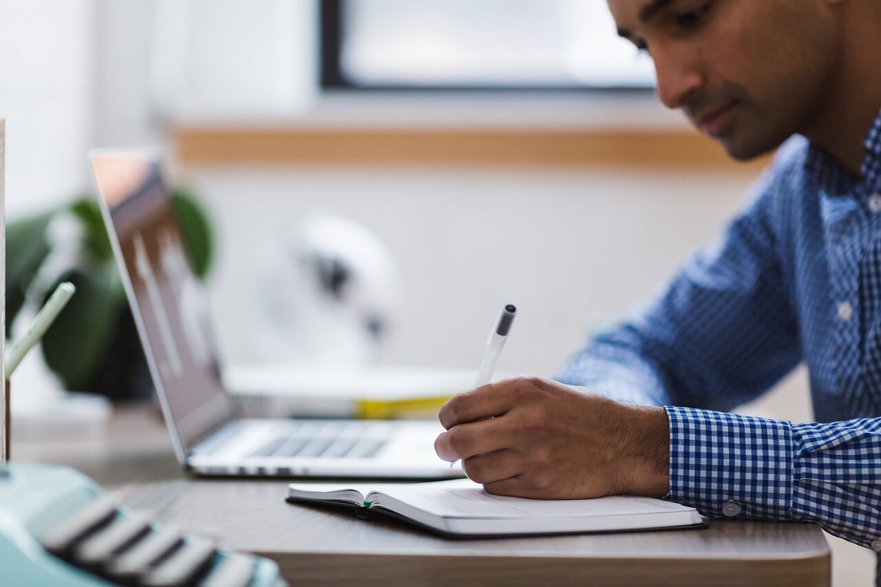 Using UK Review Sites to Make Smarter Decisions About Thesis Writing Services
